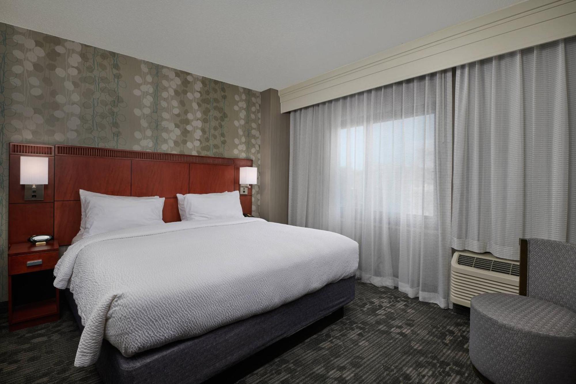 Courtyard Bristol Hotel Екстериор снимка