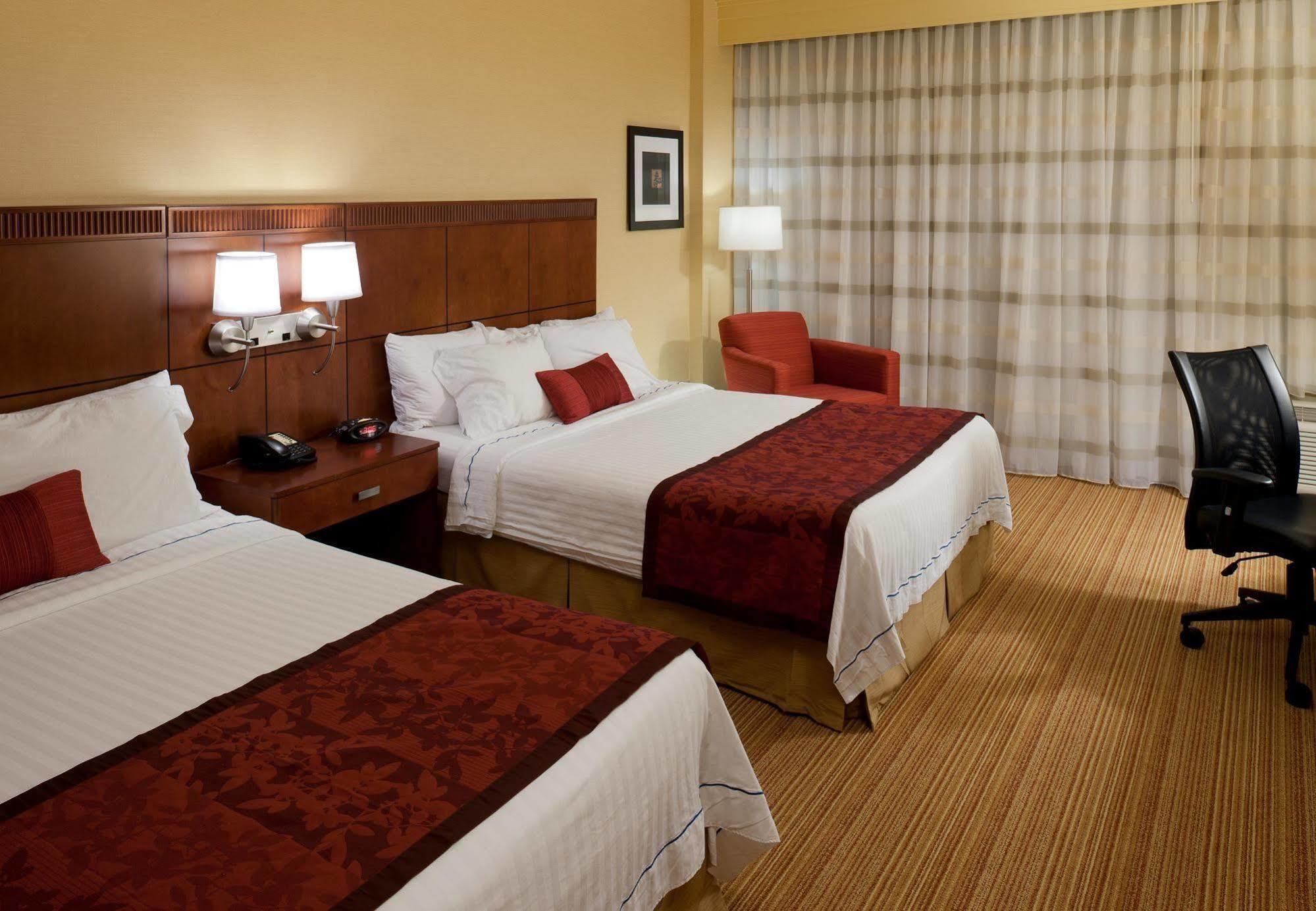 Courtyard Bristol Hotel Екстериор снимка