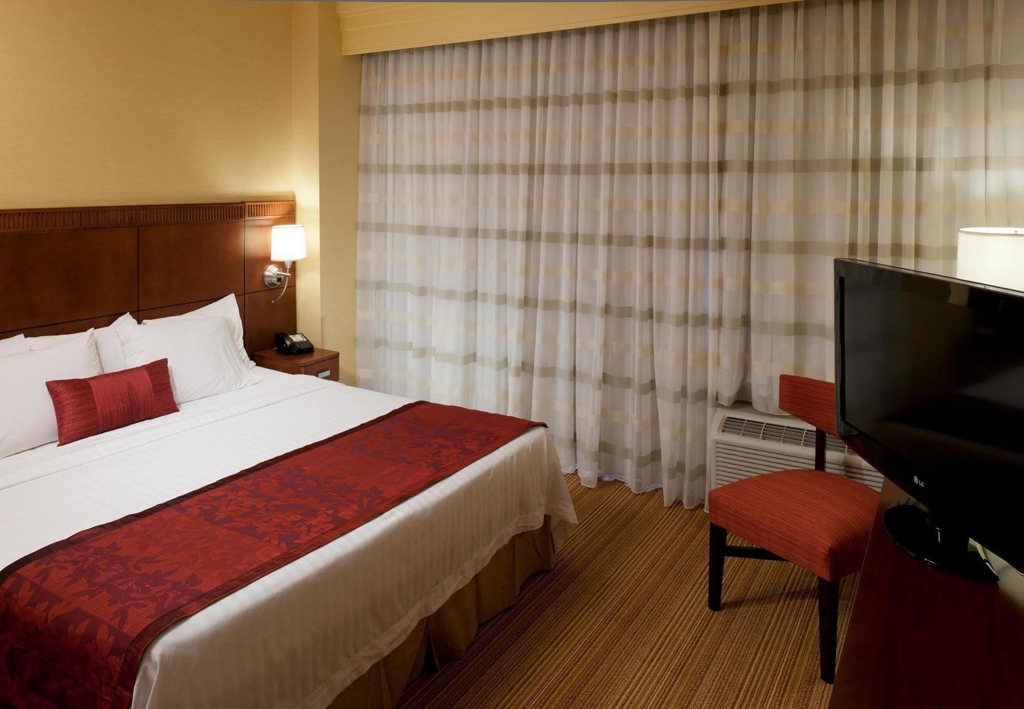 Courtyard Bristol Hotel Екстериор снимка